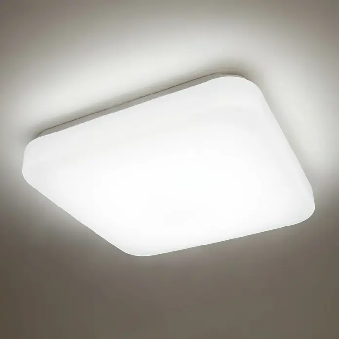 Philips Plafón LED Mauve SQ - 17 W, L x An x Al: 32,2 x 32,2 x 7,5 cm, Blanco - Primer plano de una lámpara de techo LED cuadrada y blanca con esquinas redondeadas que emite una luz brillante y uniforme.