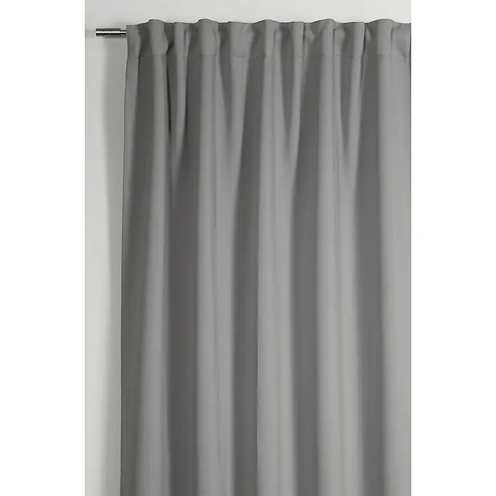Schlaufenschal Dimout - B x H: 245 x 140 cm, Polyester, Grau - Ein grauer Vorhang hängt an einer silbernen Stange. Der Vorhang fällt in sanften Falten und sorgt für Privatsphäre und Verdunkelung.