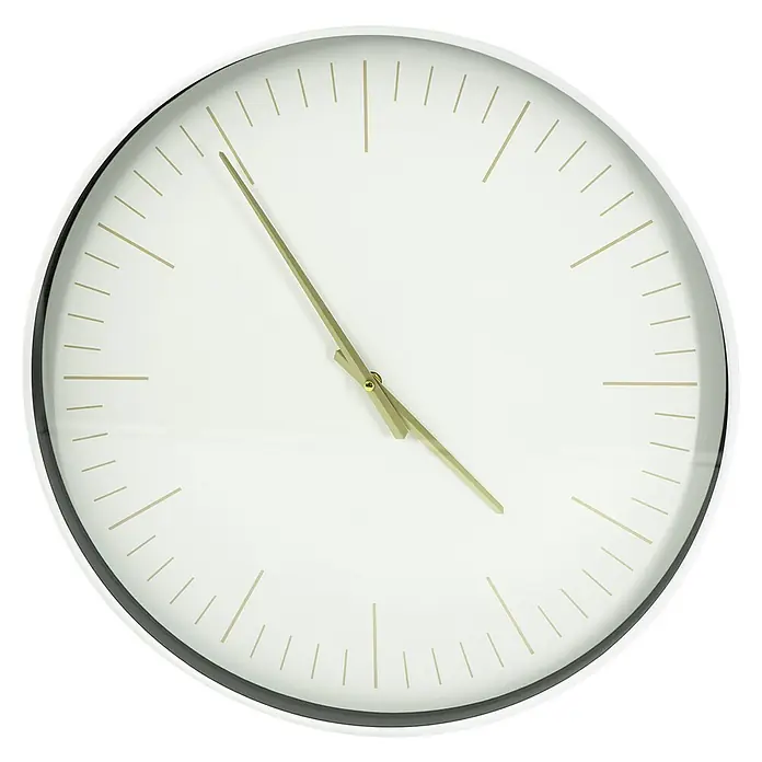 Wanduhr - Durchmesser: 20 cm, Weiß/Gold - Diese Nahaufnahme zeigt eine elegante Wanduhr mit einem minimalistischen Design, das sich perfekt in moderne Interieurs einfügt.