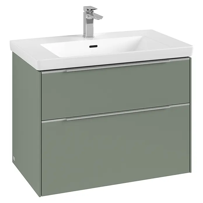 Villeroy & Boch Subway 3.0 Waschbeckenunterschrank - Soft Green, Anzahl Schubladen: 2 Stk., Farbe Griff: Aluminium glänzend, B x T x H: 77,2 x 47,8 x 57,6 cm - Bild eines Waschtischunterschranks in Salbeigrün mit zwei Schubladen und einer weißen Arbeitsplatte mit Armatur.