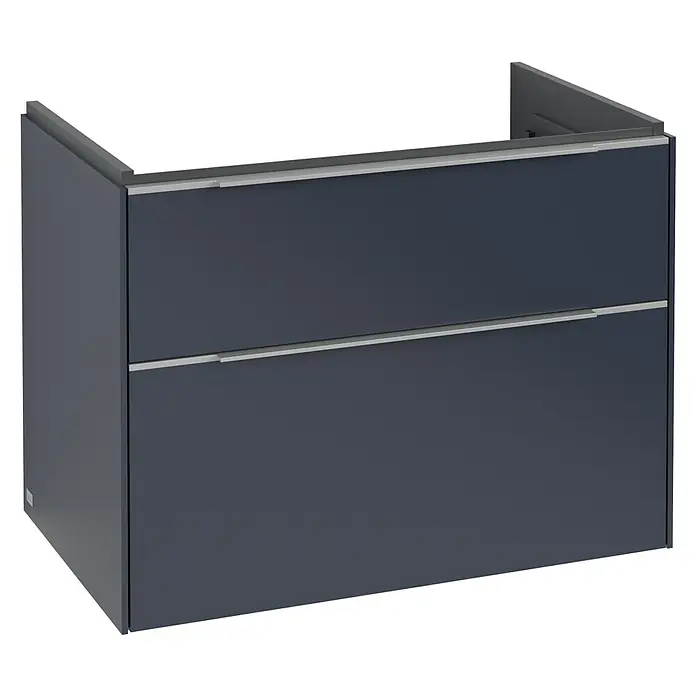 Villeroy & Boch Subway 3.0 Waschbeckenunterschrank - Marine Blue, Anzahl Schubladen: 2 Stk., Farbe Griff: Aluminium glänzend, B x T x H: 77,2 x 47,8 x 57,6 cm, Mit Beleuchtung - Abbildung eines Badezimmer-Waschtischunterschranks mit zwei Schubladen und schlichten, modernen Griffen. Das Möbelstück präsentiert sich in einer dunklen Farbe.