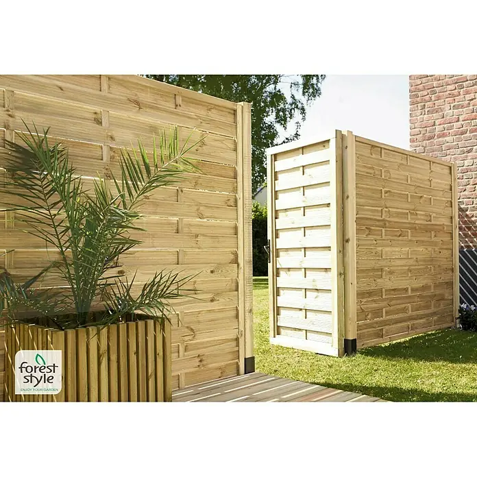 Cerland Celosía para exterior Fetiche - 90 x 180 cm, Madera, Natural - Jardín con valla de madera y jardinera de la marca Forest Style. La valla ofrece privacidad y la jardinera añade un toque natural.