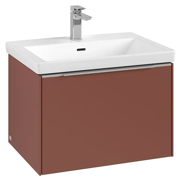 Villeroy & Boch Subway 3.0 Waschbeckenunterschrank - Wine Red, Anzahl Schubladen: 1 Stk., Farbe Griff: Aluminium glänzend, B x T x H: 62,2 x 47,8 x 42,9 cm - Das Bild zeigt einen modernen Waschtisch mit einer braunen Unterschrank-Kommode und einem weißen Aufsatzwaschbecken mit Armatur.