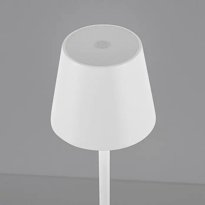 Just Light Lámpara de sobremesa a batería Euria - 3 W, L x An x Al: 11 x 11 x 37 cm, Blanco cálido, Blanco - Primer plano de una elegante lámpara de mesa blanca con una pantalla ligeramente inclinada y una base redonda sobre un tallo delgado.