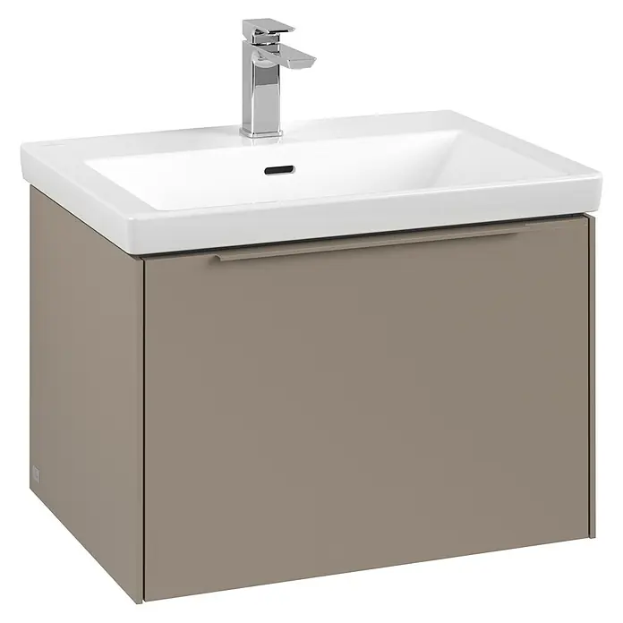 Villeroy & Boch Subway 3.0 Waschbeckenunterschrank - Taupe, Anzahl Schubladen: 1 Stk., Farbe Griff: Monochrom, B x T x H: 62,2 x 47,8 x 42,9 cm - Bild eines Waschtischunterschranks mit weißem Waschbecken und chromfarbener Armatur. Das Möbelstück ist in einem eleganten Taupe-Ton gehalten.