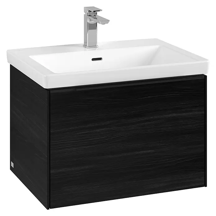 Villeroy & Boch Subway 3.0 Waschbeckenunterschrank - Black Oak, Anzahl Schubladen: 1 Stk., Farbe Griff: Volcano Black, B x T x H: 62,2 x 47,8 x 42,9 cm - Bild einer modernen Waschtischkombination mit schwarzem Holzunterschrank und einem weißen Waschbecken mit Armatur.
