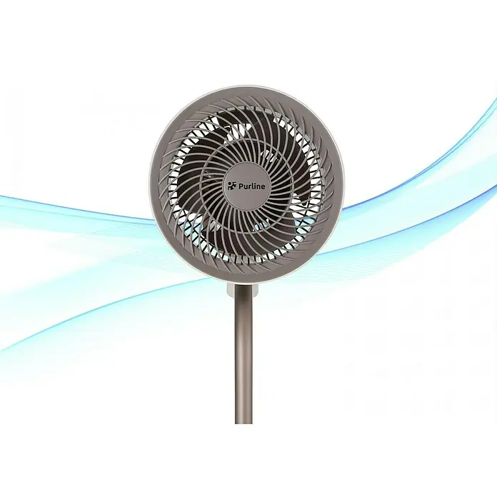 Purline Venty Ventilador de pie Ambience - Blanco, 27 cm, 100 cm - Primer plano de un elegante ventilador de pie Purline con un diseño refinado y líneas azules de flujo de aire.