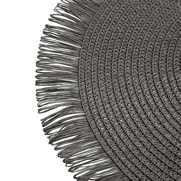 Versa Salvamantel Flecos - Diámetro: 38 cm, Gris - Primer plano de un individual redondo gris con flecos, que ofrece una decoración de mesa elegante y sencilla.