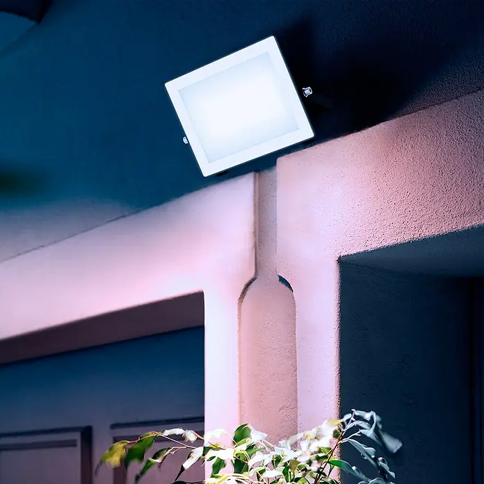 Philips Proyector LED Lois Flood - 50 W, Negro, L x An x Al: 3 x 20 x 17 cm - Imagen de una lámpara de pared LED cuadrada que emite una luz blanca brillante, iluminando un área pequeña.
