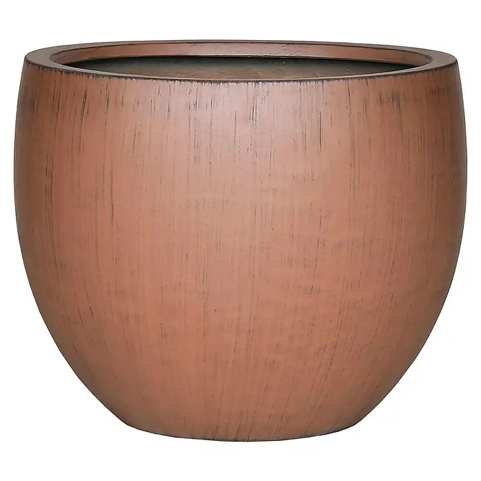 Pflanztopf Brescia - Außenmaß (Ø x H): 44 x 36 cm, Rusty - Nahaufnahme eines großen, rustikalen Pflanzgefäßes aus Terrakotta mit einer markanten Textur und einer abgerundeten Form.