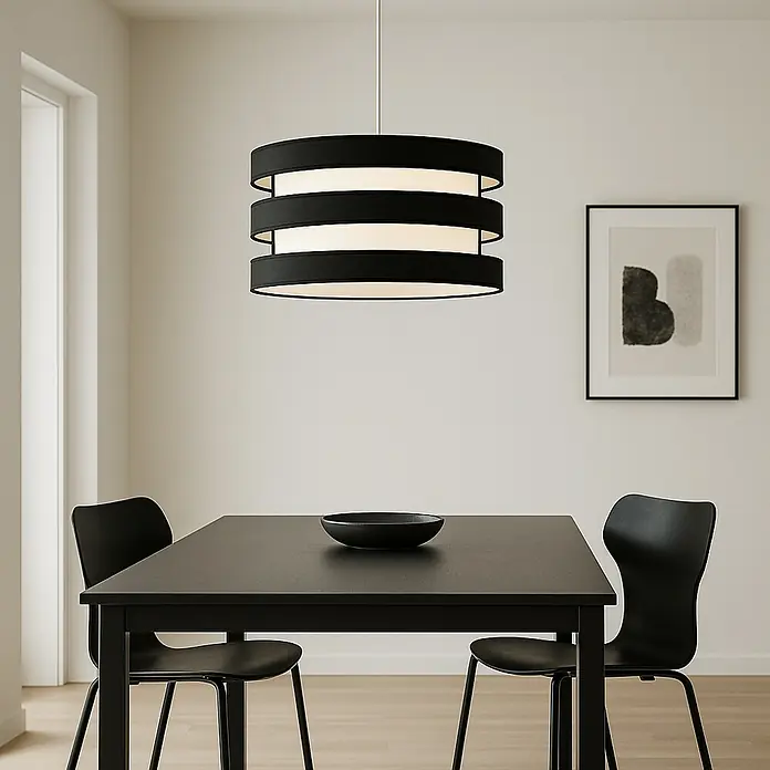 Tween Light Piano Lámpara colgante redonda - 60 W, Ø x Al: 50 x 110 cm, Negro/blanco, E27 - Lámpara de techo negra de 3 niveles sobre una mesa de comedor con sillas negras y un tazón negro.