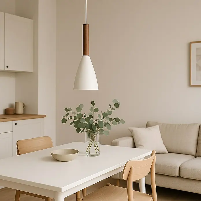 Nordlux Pure Lámpara colgante redonda - 40 W, Ø x Al: 10 x 300 cm, Blanco, E27 - Elegante lámpara colgante con detalles en madera y blanco sobre una mesa de comedor con decoración minimalista.