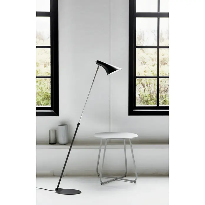 Nordlux Vanila Lámpara de pie - 40 W, Altura: 129 cm, Negro, E14 - Elegante lámpara de pie con pantalla negra y un elegante soporte cromado ajustable, ideal para interiores modernos.