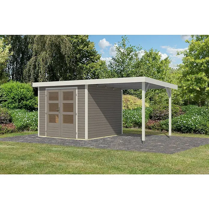 Karibu Gartenhaus Jupiter 3,5 D - Außenmaß inkl. Dachüberstand (B x T): 486,5 x 266,5 cm, Holz, Wassergrau/Weiß, Mit Seitendach - Gartenschuppen mit Carportanbau vor üppigem Grün. Die Holzhütte mit Doppeltür bietet Stauraum im Garten, geschützt durch den Carport.