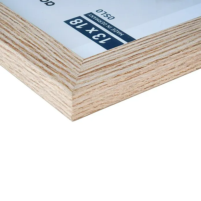 Accent Holzrahmen Oslo - 30 x 40 cm, Eiche - Nahaufnahme eines hellen Holzbilderrahmens der Größe 13x18 cm, hergestellt in Deutschland, Modell Oslo.