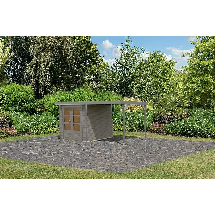 Karibu Gartenhaus Jupiter 2 D - Außenmaß inkl. Dachüberstand (B x T): 453 x 235 cm, Holz, Wassergrau - Das Bild zeigt ein Gartenhaus mit einem kleinen Vordach auf einer gepflasterten Fläche, umgeben von üppigem Grün und Bäumen.