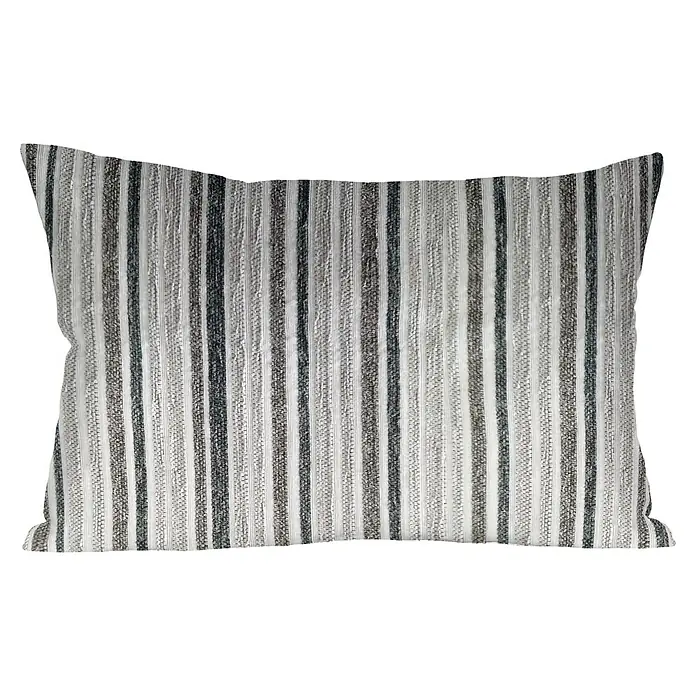 Cojín Rayas - 30 x 50 cm, Poliéster, Gris, Rectangular - Cojín decorativo de rayas en tonos grises y blancos, que añade un toque de elegancia y confort a cualquier habitación. Ideal para sofá o cama.