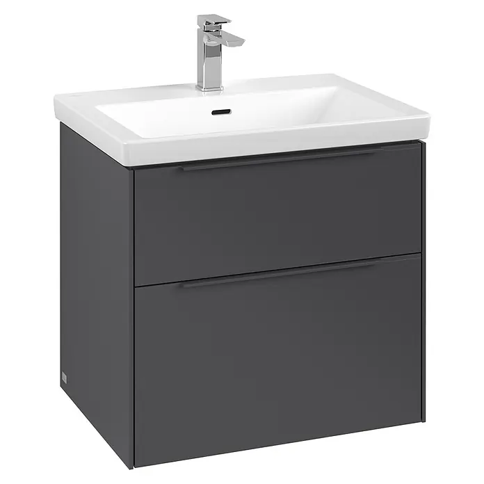 Villeroy & Boch Subway 3.0 Waschbeckenunterschrank - Graphite, Anzahl Schubladen: 2 Stk., Farbe Griff: Monochrom, 62,2 x 47,8 x 57,6 cm - Ein moderner grauer Waschtisch mit zwei Schubladen und einem weißen Waschbecken. Der Waschtisch verfügt über eine minimalistische Armatur aus Chrom.
