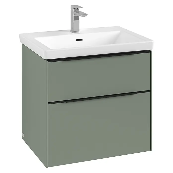 Villeroy & Boch Subway 3.0 Waschbeckenunterschrank - Soft Green, Anzahl Schubladen: 2 Stk., Farbe Griff: Volcano Black, 62,2 x 47,8 x 57,6 cm - Ein moderner Waschtischunterschrank in Salbeigrün mit zwei Schubladen und einem weißen Waschbecken mit Armatur.