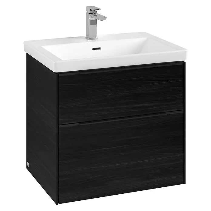 Villeroy & Boch Subway 3.0 Waschbeckenunterschrank - Black Oak, Anzahl Schubladen: 2 Stk., Farbe Griff: Volcano Black, 62,2 x 47,8 x 57,6 cm - Ein moderner Waschbeckenunterschrank in dunkler Holzoptik mit einem weißen Waschbecken und einer Armatur.