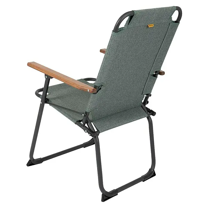 Bo-Camp Campingstuhl Bushwick M - Aluminium, Bambus, Grün, B x T x H: 52 x 60 x 90 cm - Ein olivgrüner Campingstuhl mit Armlehnen aus Holz und einem schwarzen Metallgestell, ideal für Outdoor-Aktivitäten.