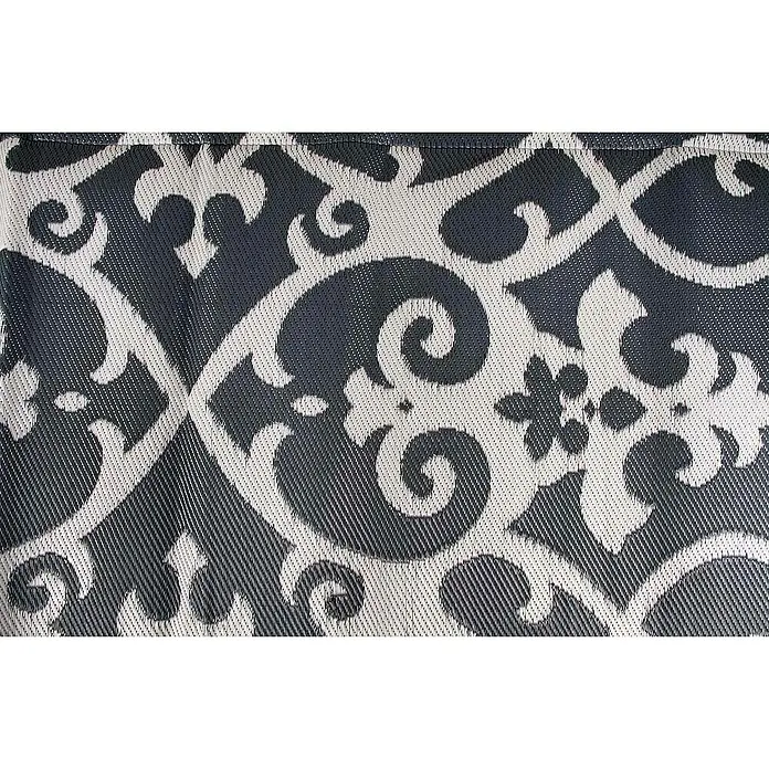 Bo-Camp Outdoor-Teppich Flaxton - Champagner, 270 x 200 cm - Nahaufnahme eines eleganten Stoffmusters in Schwarz und Weiß mit floralen und Wirbelmotiven, ideal für Polster oder dekorative Textilien.