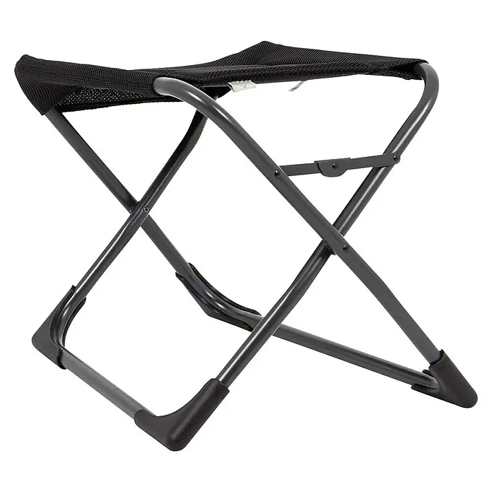 Crespo Fußhocker Air-Deluxe - B x T x H: 58 x 45 x 45 cm, Schwarz, Aluminium, Meshgewebe - Bild eines schwarzen Falthockers mit Metallrahmen. Ein praktischer und kompakter Sitz für unterwegs, ideal für Camping und Outdoor-Aktivitäten.