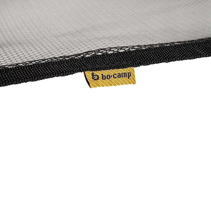 Bo-Camp Campingtisch Industrial - L x B x H: 120 x 60 x 70 cm, Aluminium/MDF, Schwarz/Braun - Nahaufnahme eines Bo-Camp-Produkts, das ein Netzmaterial und ein Markenetikett zeigt.