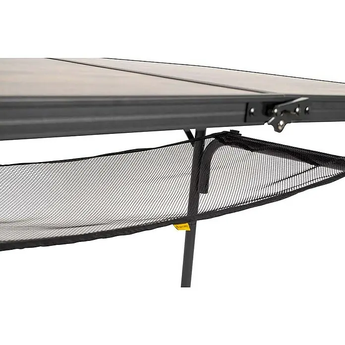 Bo-Camp Campingtisch Industrial - L x B x H: 90 x 60 x 81 cm, Aluminium/MDF, Schwarz/Braun - Detailaufnahme eines Campingtisches mit praktischem Netzfach zur Aufbewahrung von Gegenständen. Das Netz ist schwarz und robust.