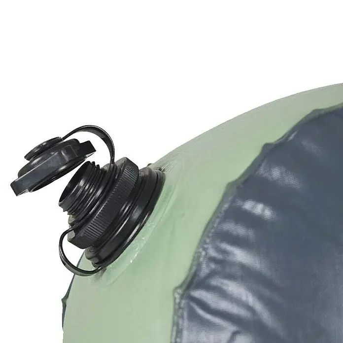 Bo-Camp Luftbett Air-XL - L x B x H: 200 x 70 x 23 cm, Grün/Schwarz - Nahaufnahme eines grünen Wasserbeutels mit schwarzem Schraubverschluss. Praktisch für Outdoor-Aktivitäten.
