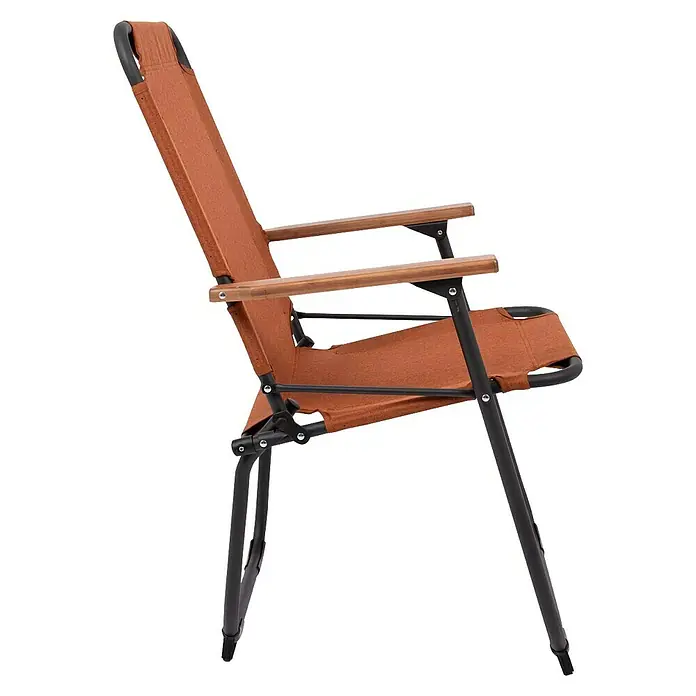 Bo-Camp Campingstuhl Bushwick M - Aluminium, Bambus, Orange, B x T x H: 52 x 60 x 90 cm - Nahaufnahme eines braunen Campingstuhls mit Holzarmlehnen und schwarzem Metallrahmen.