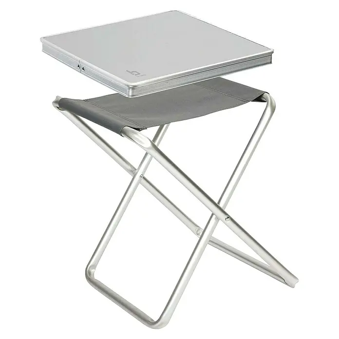 Bo-Camp Klapphocker mit Tablett - L x B x H: 40 x 40 x 48 cm, Grau, Aluminium, Polyester, MDF - Abgebildet ist ein tragbarer Faltstuhl mit einem integrierten, quadratischen Tischaufsatz. Er ist ideal für Camping und Outdoor-Aktivitäten.