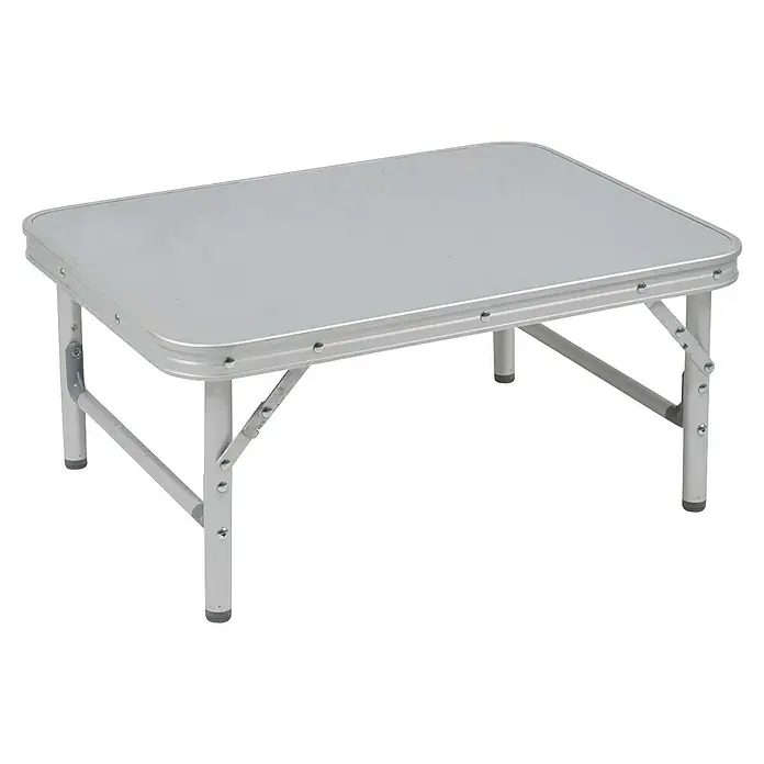 Bo-Camp Campingtisch Premium - L x B x H: 60 x 45 x 60 cm, Aluminium/MDF, Grau - Nahaufnahme eines klappbaren, rechteckigen, tragbaren Tisches aus silberfarbenem Metall mit abgerundeten Ecken.
