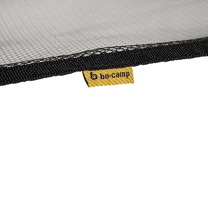 Bo-Camp Campingtisch Industrial - L x B x H: 90 x 60 x 81 cm, Aluminium/MDF, Schwarz/Braun - Detailaufnahme eines Artikels der Marke Bo-Camp, die auf einem gelben Etikett deutlich zu erkennen ist.