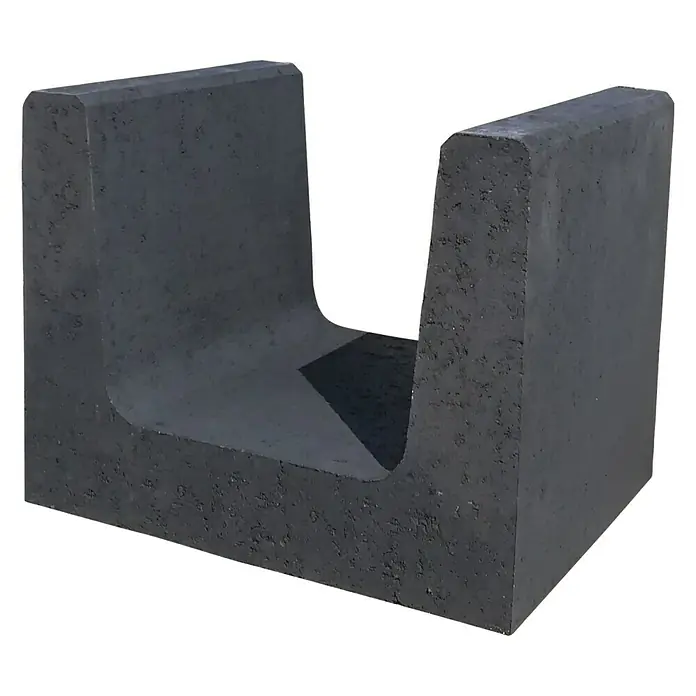 EHL U-Stein - Anthrazit, 40 x 50 x 40 cm, Beton - Nahaufnahme eines U-förmigen Betonpflasters auf schwarzem Hintergrund.