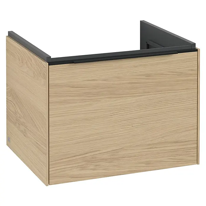 Villeroy & Boch Subway 3.0 Waschbeckenunterschrank - Nordik Oak, Anzahl Schubladen: 1 Stk., Farbe Griff: Volcano Black, B x T x H: 57,2 x 47,8 x 42,9 cm - Abbildung eines modernen Waschtischunterschranks in Holzoptik mit dunklen Akzenten. Das Möbelstück ist schlicht und funktional gestaltet.