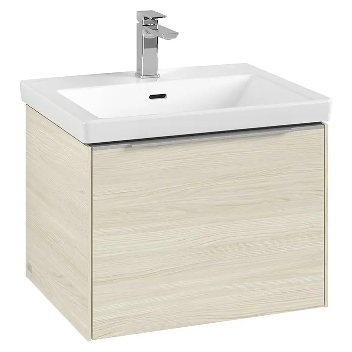 Villeroy & Boch Subway 3.0 Waschbeckenunterschrank - White Oak, Anzahl Schubladen: 1 Stk., Farbe Griff: Aluminium glänzend, B x T x H: 57,2 x 47,8 x 42,9 cm, Mit Beleuchtung - Ein moderner Waschtisch mit hellem Holzunterschrank und einem glänzenden Chrom-Wasserhahn. Das Waschbecken ist in Weiß gehalten.