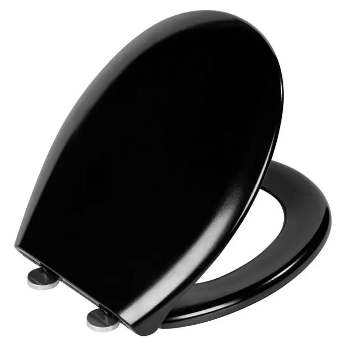 Wenko WC-Sitz Rieti - Duroplast, Schwarz, Mit Absenkautomatik - Nahaufnahme eines schwarzen Toilettensitzes mit glänzender Oberfläche, der einen modernen und eleganten Eindruck vermittelt.