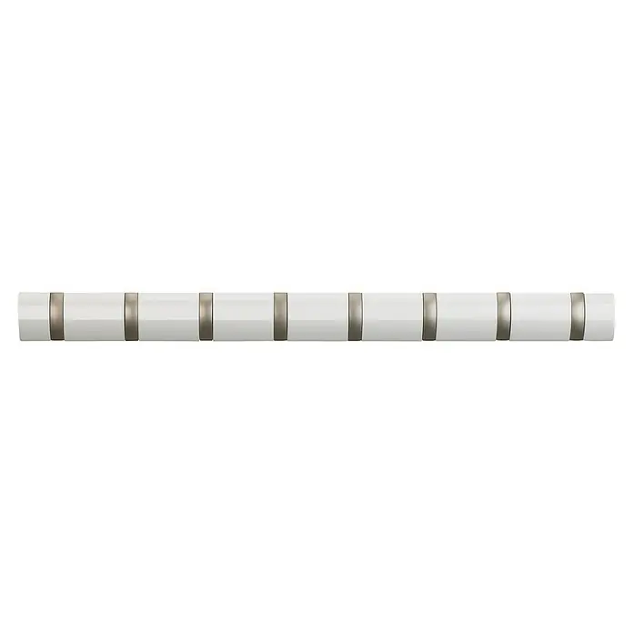 Umbra Garderobenleiste Flip - L x B x H: 81,3 x 2,5 x 7,6 cm, Anzahl Haken: 8 Stk., Weiß - Nahaufnahme eines Heizkörpers mit Paneelen und Metallelementen. Der Fokus liegt auf dem Design und der Funktionalität des Heizkörpers.