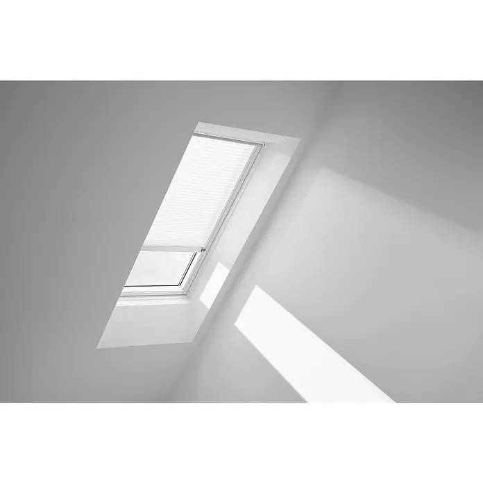 Velux Dachfensterplissee FSL CK02 1016KWLFarbe: Weiß - 1016KWL, Farbe Schiene: Weiß, Solarbetrieben - Stimmungsaufnahme