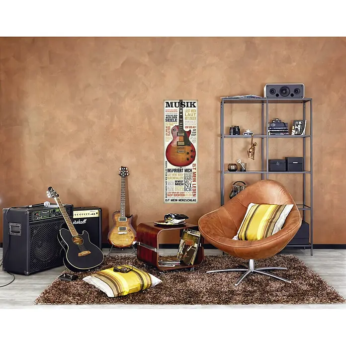 SCHÖNER WOHNEN-Farbe Trendstruktur Dekoputz-Set Rost-Optik - 6 -tlg. - Musikzimmer mit Gitarren, Verstärker, Sessel und Dekorationen.