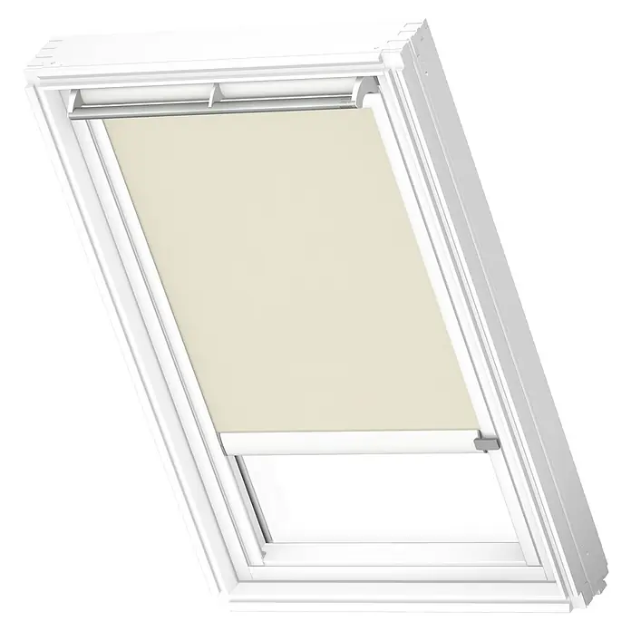 Velux Dachfensterrollo RSL C02 1086KWL - Farbe: Hellbeige - 1086KWL, Farbe Schiene: Weiß, Solarbetrieben - Ein Dachfenster mit einem blickdichten, beigen Rollo, das für Privatsphäre und Verdunkelung im Raum sorgt.