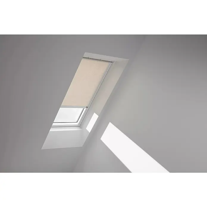 Velux Dachfensterrollo RSL M08 4155KWLFarbe: Sandbeige - 4155KWL, Farbe Schiene: Weiß, Solarbetrieben - Stimmungsaufnahme