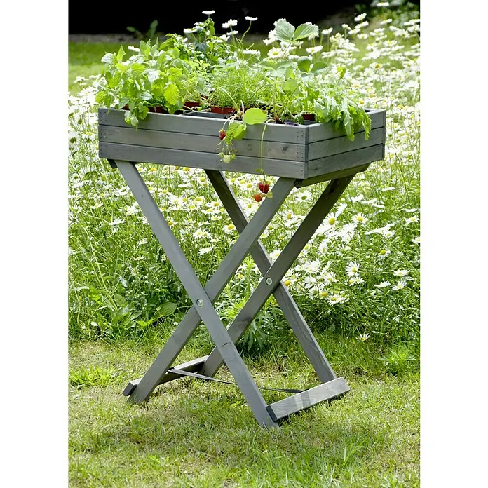 Dobar Kräuterhochbeet - L x B x H: 58 x 38 x 75 cm, Braun - Hochbeet mit Kräutern und Erdbeeren auf einem grauen Holzgestell im Garten. Ideal für den Anbau auf kleinem Raum.
