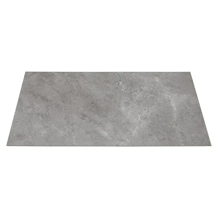 Inspiro Revestimiento de pared de PVC Twilight - 75 x 45 cm, Gris - Primer plano de una baldosa de gres porcelánico gris con marmolado, ideal para interiores modernos. Duradera, elegante y fácil de mantener.