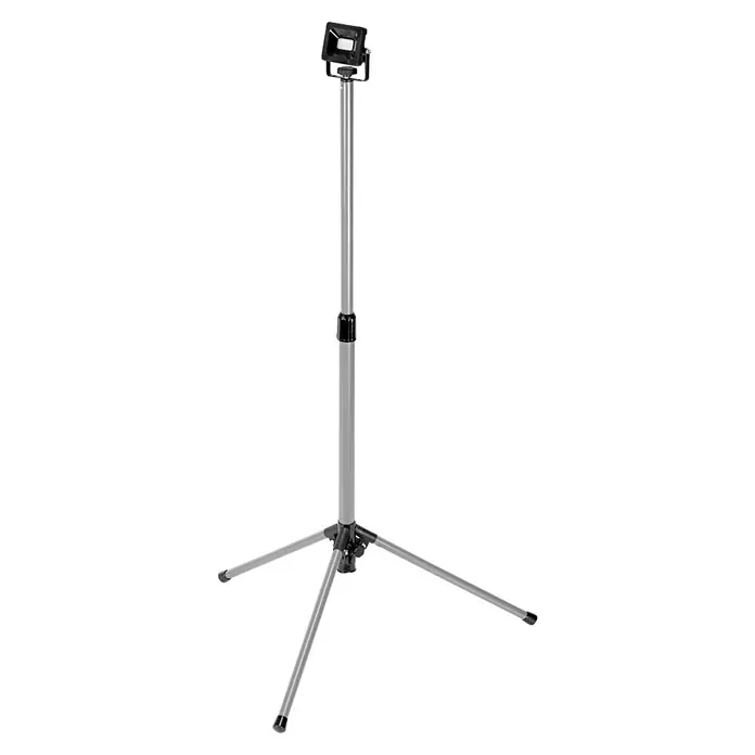 Ledvance LED Baustrahler Tripod - 10 W, 1.200 lm, 6.500 K, 730 x 630 x 1.296 mm, IP65 - Verstellbarer Arbeitsstrahler mit schwarzem LED-Flutlichtkopf auf silber-grauem Stativ.