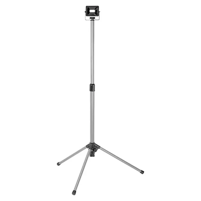Ledvance LED Baustrahler Tripod - 10 W, 1.200 lm, 6.500 K, 730 x 630 x 1.296 mm, IP65 - Tragbarer LED-Arbeitsscheinwerfer auf silbernem Teleskopstativ.