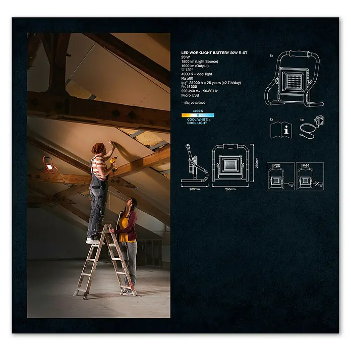 Ledvance LED-Baustrahler R-Stand - 20 W, 1.800 lm, 4.000 K, 266 x 200 x 276 mm, IP44 - Tragbarer orangefarbener LED-Baustrahler beleuchtet einen Dachboden, wo zwei Personen an der Decke arbeiten.