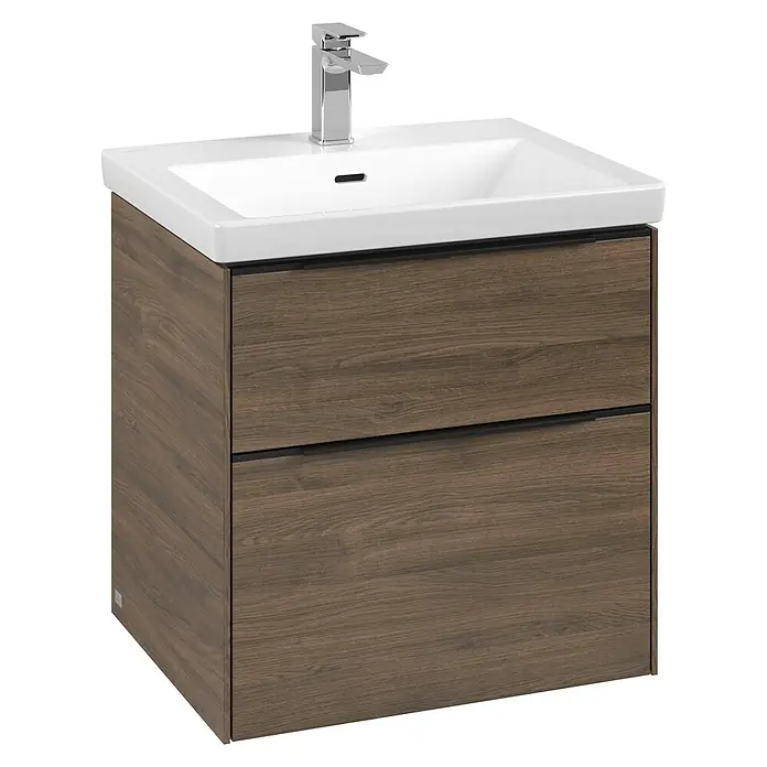 Villeroy & Boch Subway 3.0 Waschbeckenunterschrank - Arizona Oak, Anzahl Schubladen: 2 Stk., Farbe Griff: Volcano Black, B x T x H: 57,2 x 47,8 x 57,6 cm - Ein moderner Waschtisch mit Unterschrank in Holzoptik und einem eckigen, weißen Aufsatzwaschbecken mit Chromarmatur.
