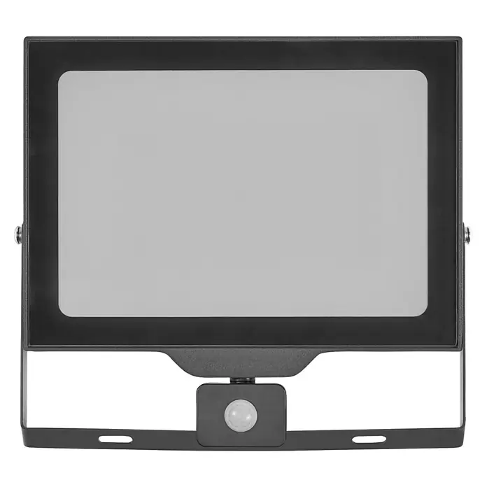 Ledvance Essential LED-Strahler Sensor - 150 W, 1.500 lm, 4.000 K, L x B x H: 337 x 45 x 310 mm, IP65 - Nahaufnahme eines LED-Strahlers mit Bewegungssensor in einem schwarzen Gehäuse, ideal für Außenbereiche.